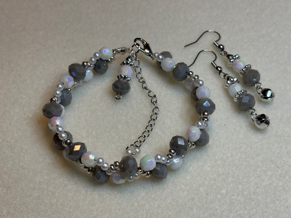 Handmade Beaded Holiday Bracelet And Earrings Set