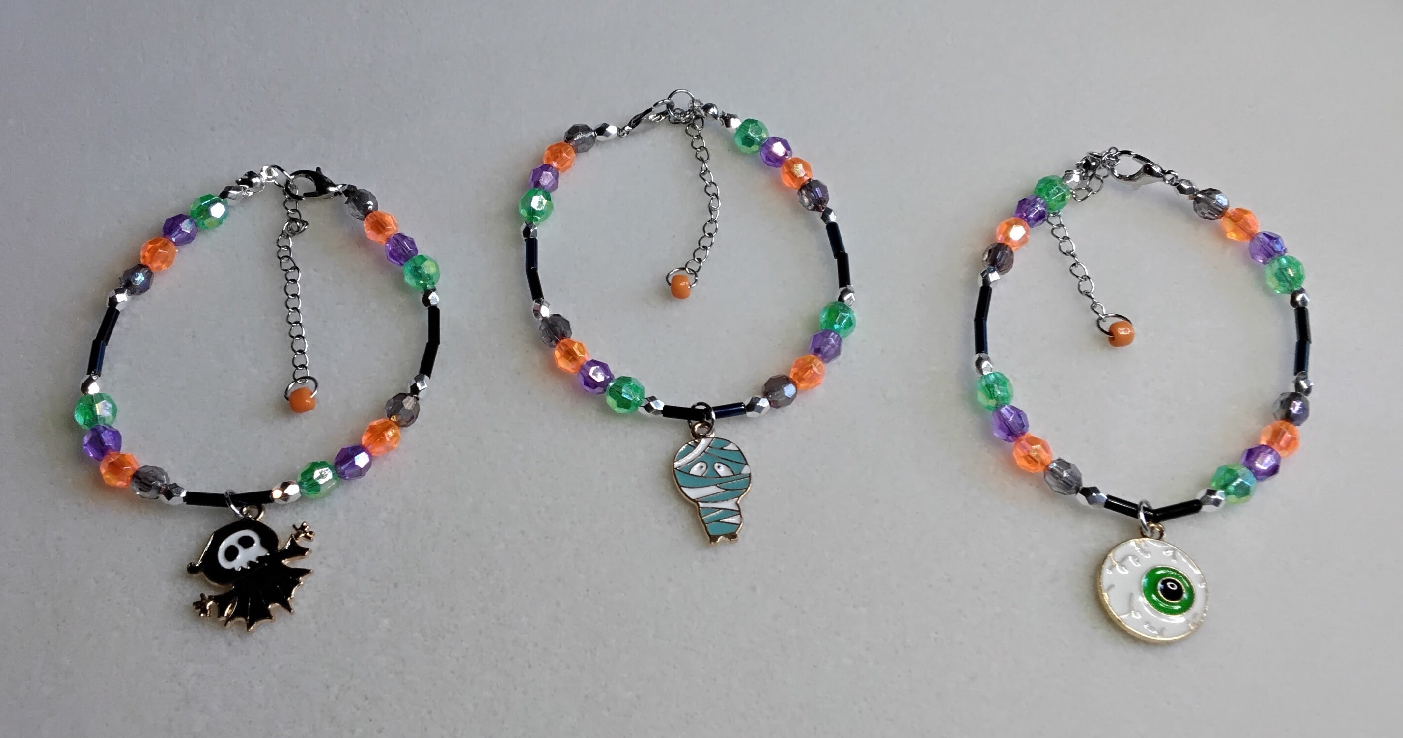 Handmade Beaded Halloween Bracelet (Grim)